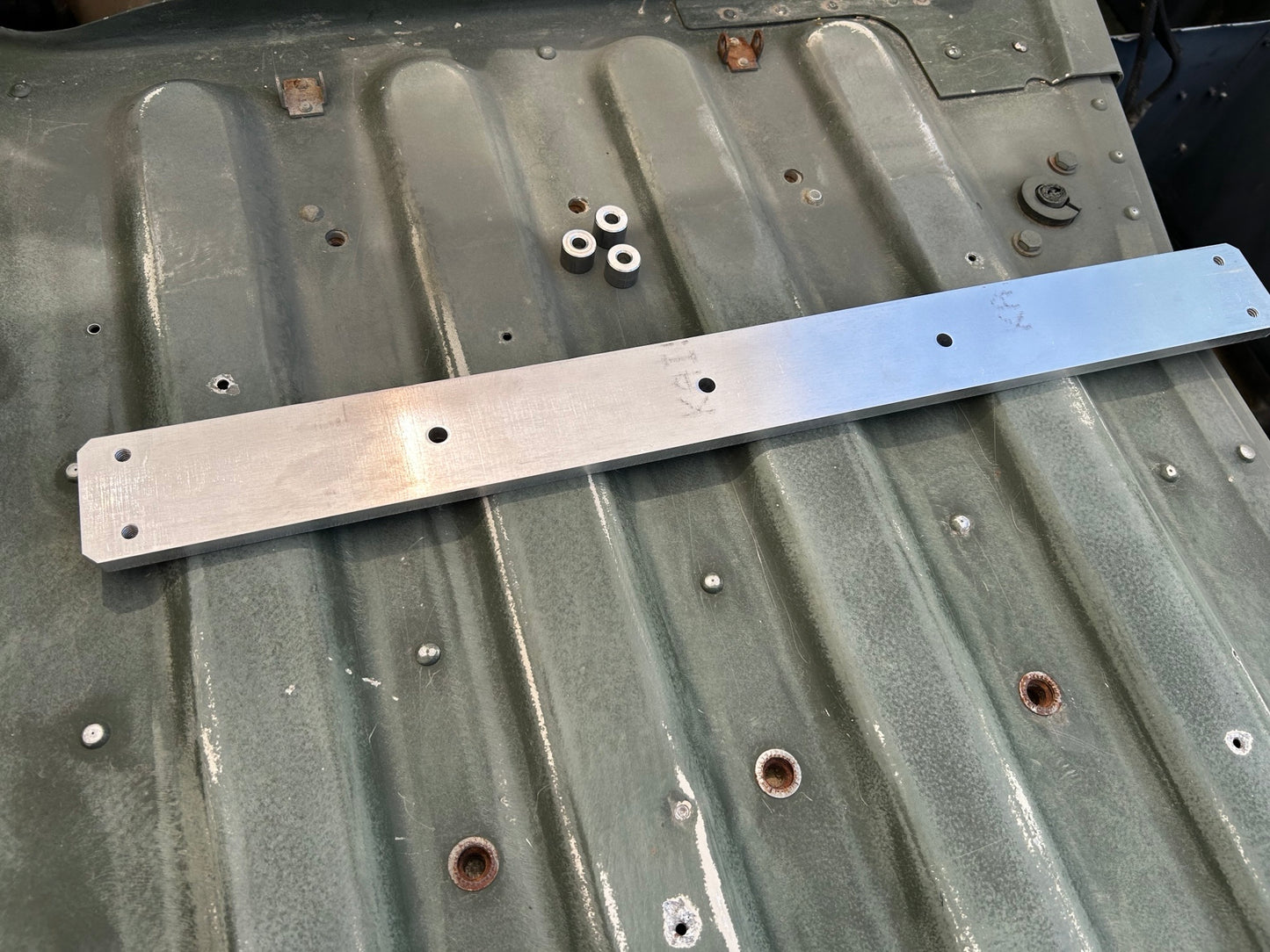 Radio tray bar